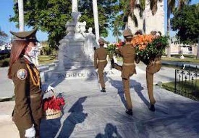 Cuba rindió homenaje a padres de la nación, y a Vilma