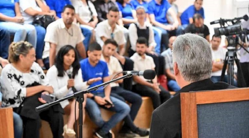 Presidente de Cuba dialoga con jóvenes de las telecomunicaciones