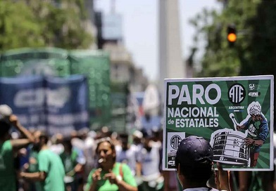 Trabajadores argentinos denunciarán despidos y políticas de Milei